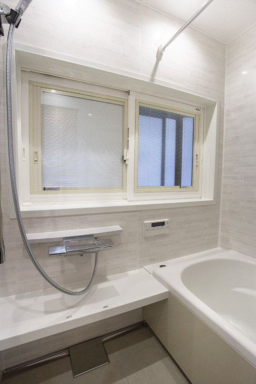 ホーロー浴槽とインプラス(内窓)で暖か浴室リフォーム