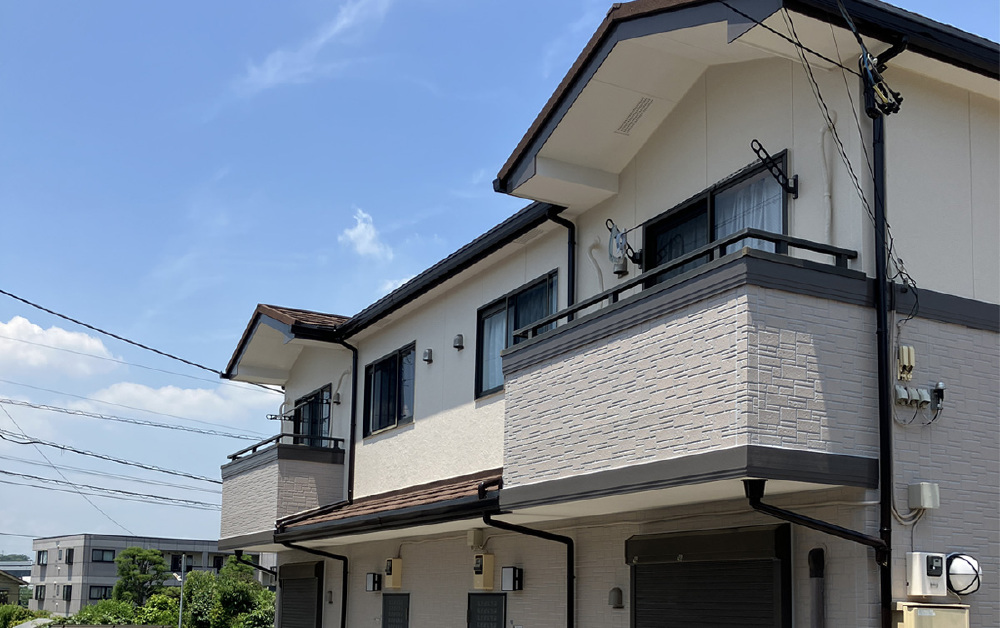 築21 年のアパートを「ダブルトーン」で意匠性高く再生