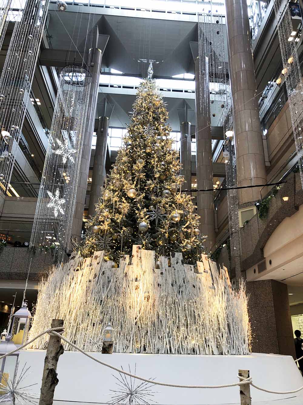 横浜ランドマークプラザ クリスマスツリー 横浜ランドマークプラザ クリスマスツリー 高千穂のリフォームブログ 神奈川県横浜市 横浜ランドマークプラザ クリスマスツリー 横浜ランドマークプラザ クリスマスツリー 高千穂のリフォームブログ 神奈川県横浜市
